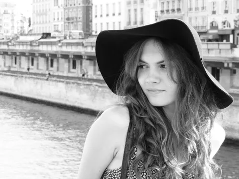 Her floppy hat